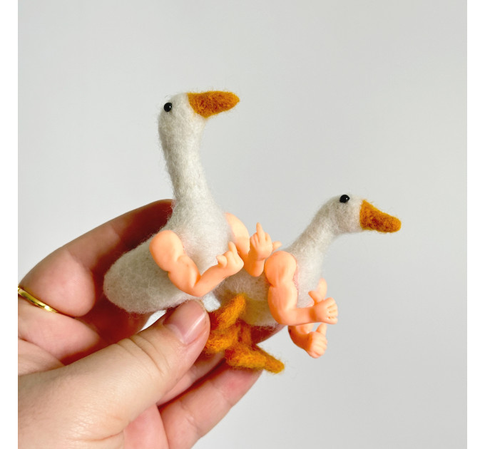 Rude goose with middle finger hands air vent clipft Farm animal car decor