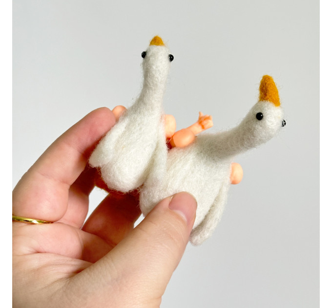 Rude goose with middle finger hands air vent clipft Farm animal car decor