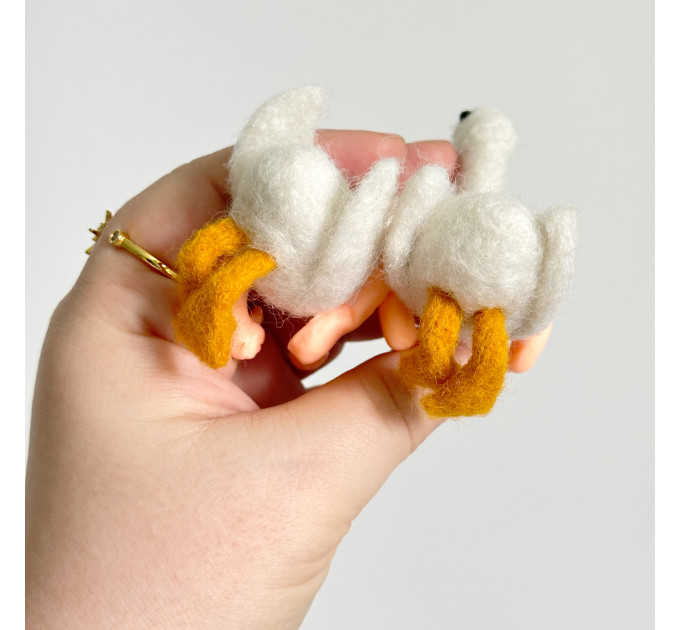 Rude goose with middle finger hands air vent clipft Farm animal car decor