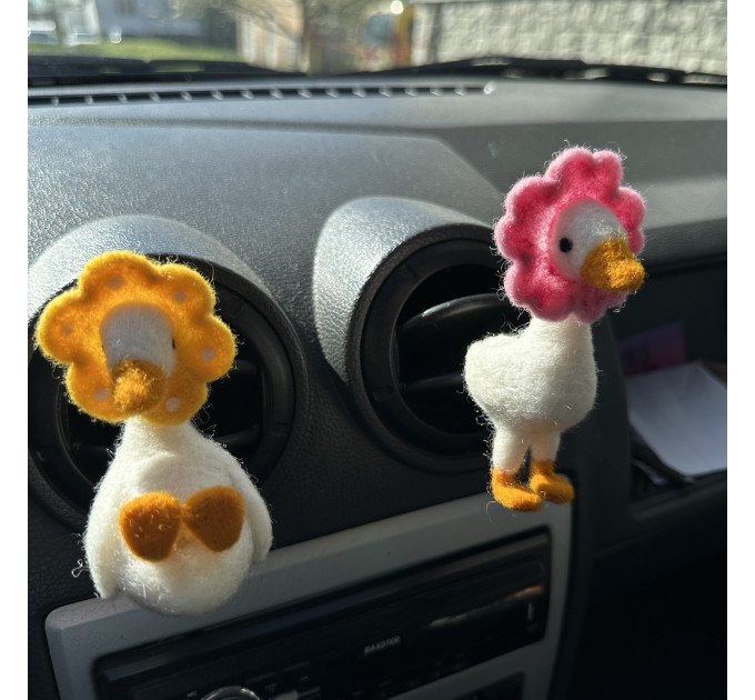 Flower goose air vent clip