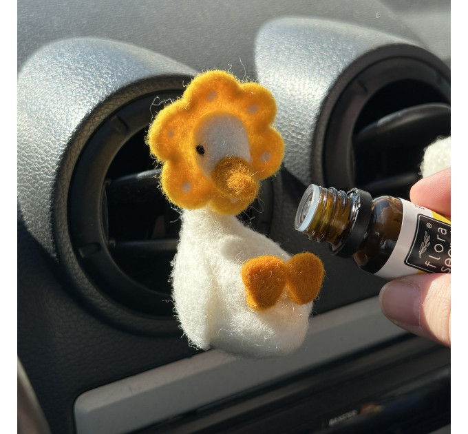 Flower goose air vent clip