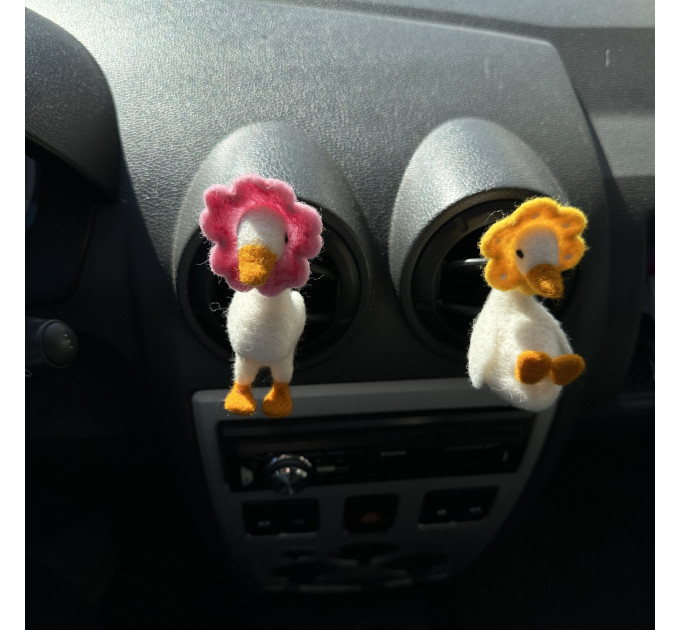 Flower goose air vent clip