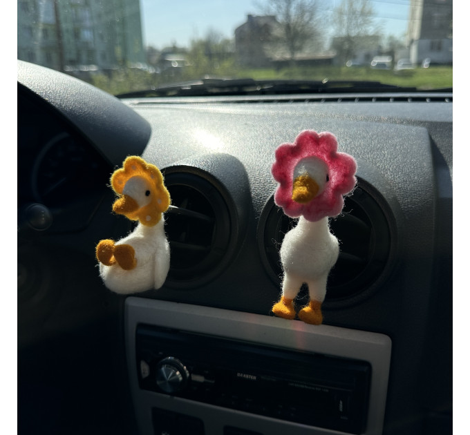 Flower goose air vent clip