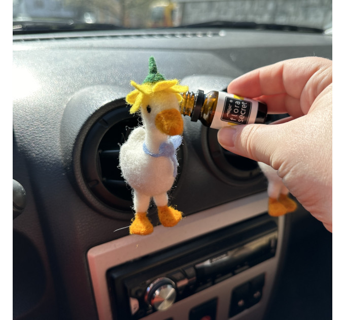 Goose with flower hat and bows air vent cliprm animal car decor