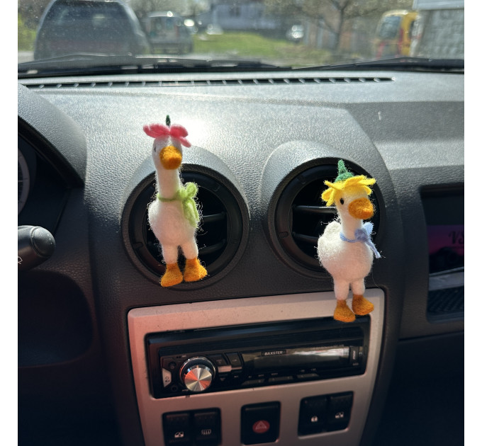 Goose with flower hat and bows air vent cliprm animal car decor