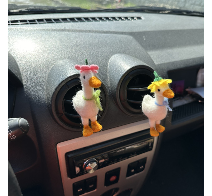 Goose with flower hat and bows air vent cliprm animal car decor