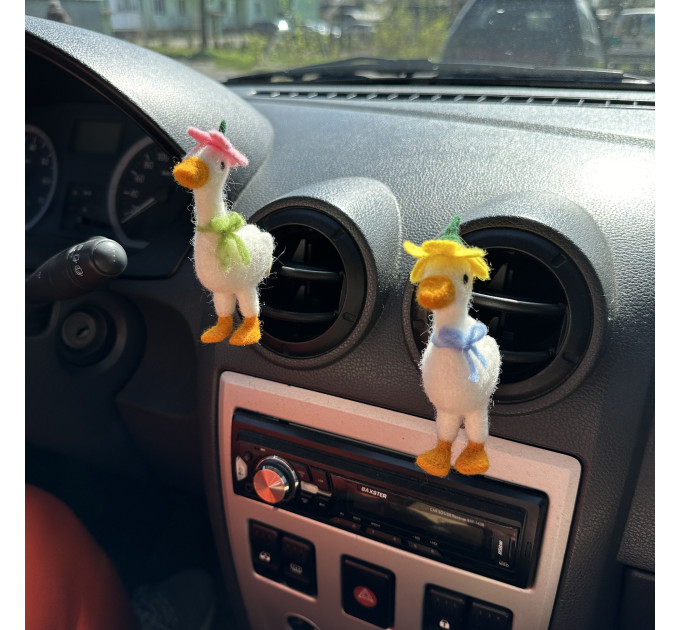 Goose with flower hat and bows air vent cliprm animal car decor