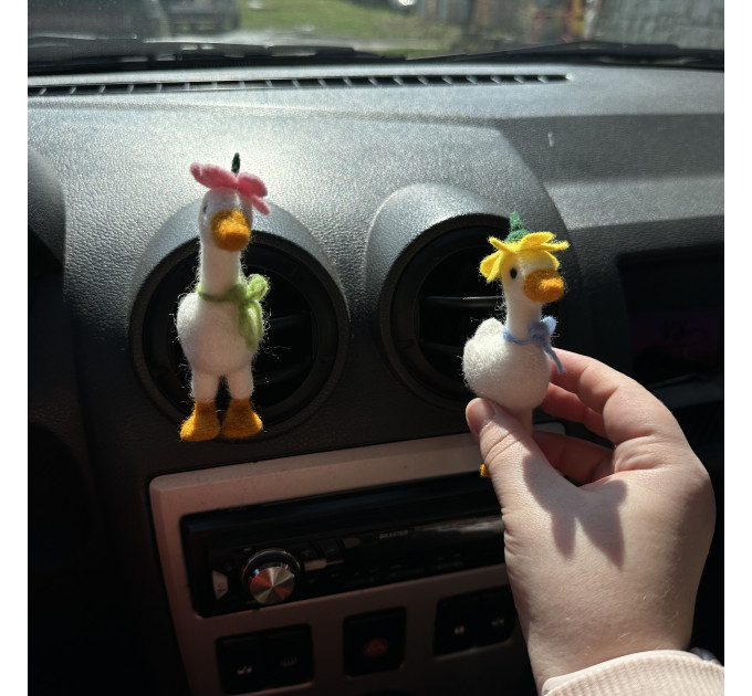 Goose with flower hat and bows air vent cliprm animal car decor