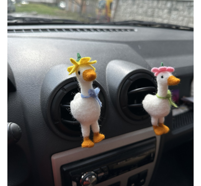 Goose with flower hat and bows air vent cliprm animal car decor