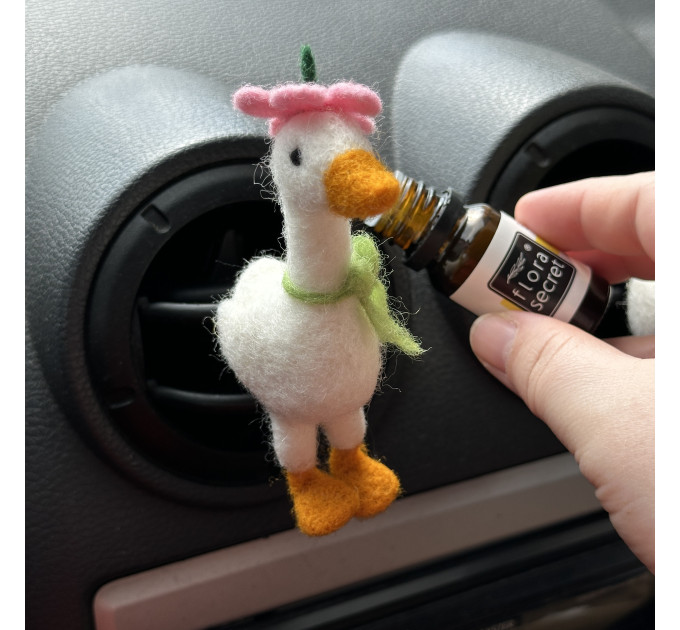 Goose with flower hat and bows air vent cliprm animal car decor