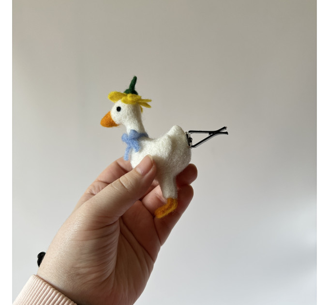 Goose with flower hat and bows air vent cliprm animal car decor