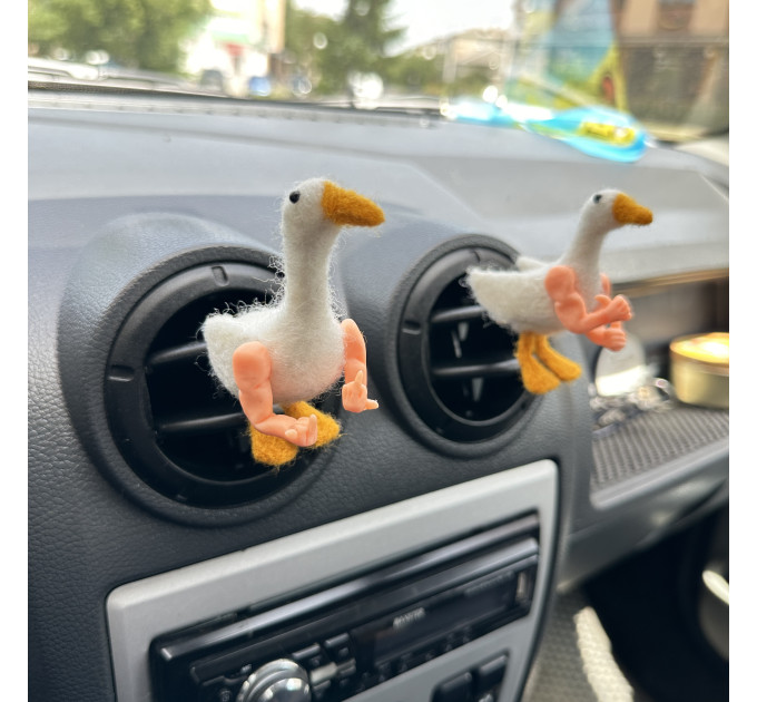 Funny goose like air vent clip