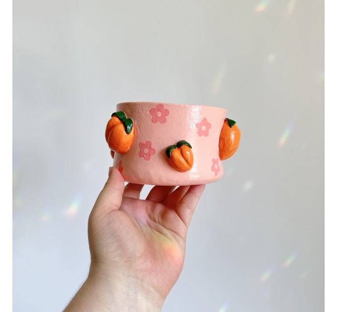 Small crochet yarn bowl with peach and daisy flowers and daisy flowers