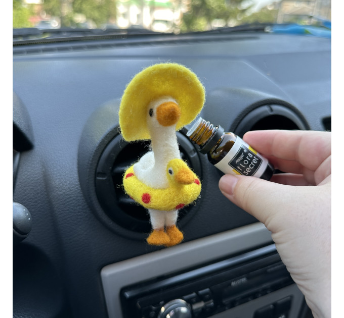 Summer goose with sun hat and yellow duck swim ring air vent clip