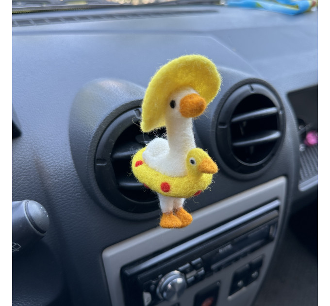 Summer goose with sun hat and yellow duck swim ring air vent clip