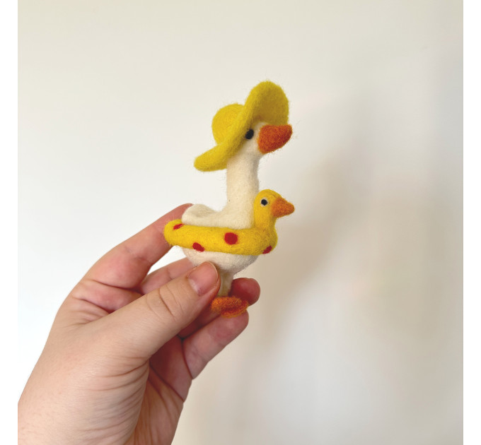 Summer goose with sun hat and yellow duck swim ring air vent clip
