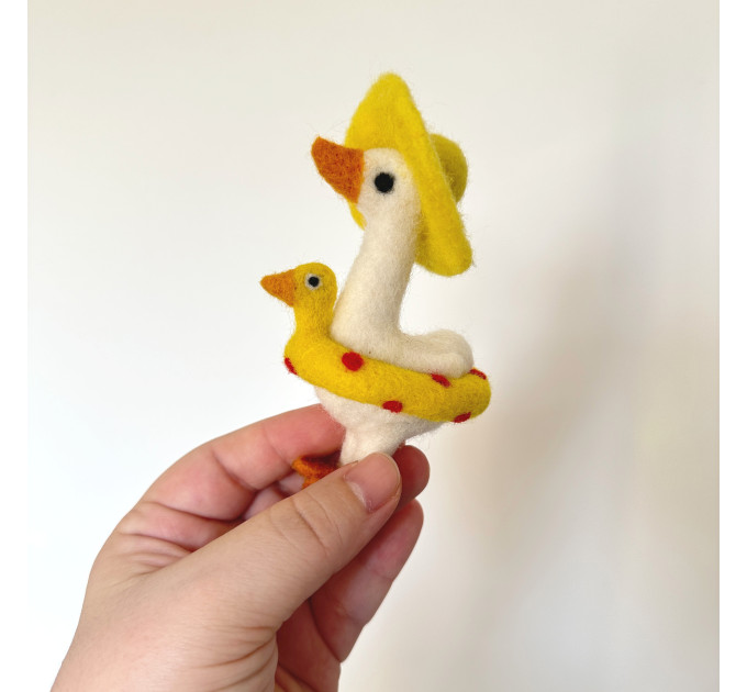 Summer goose with sun hat and yellow duck swim ring air vent clip