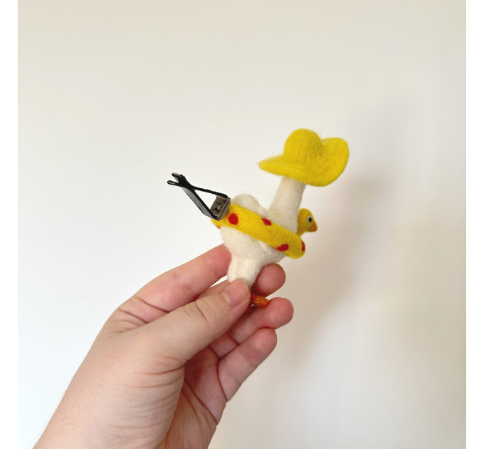 Summer goose with sun hat and yellow duck swim ring air vent clip