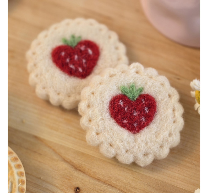 Cookie with strawberry air vent clip