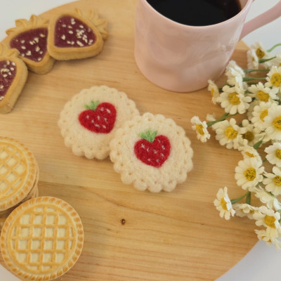 Cookie with strawberry air vent clip