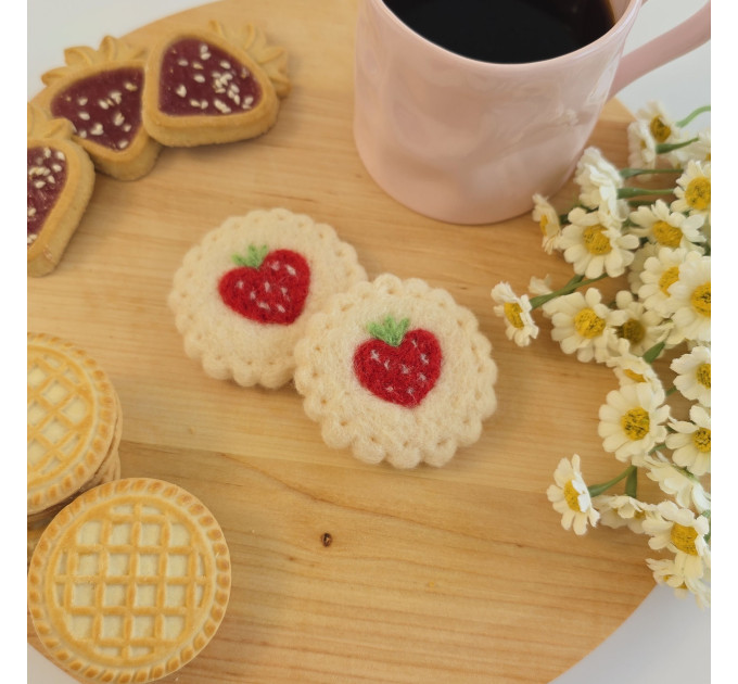 Cookie with strawberry air vent clip