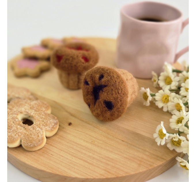 Cupcake with jam air vent clip