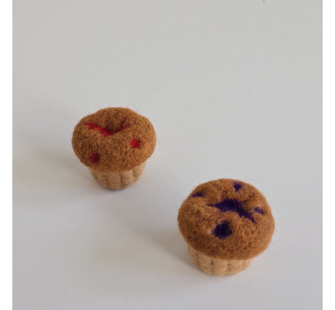 Cupcake with jam air vent clip