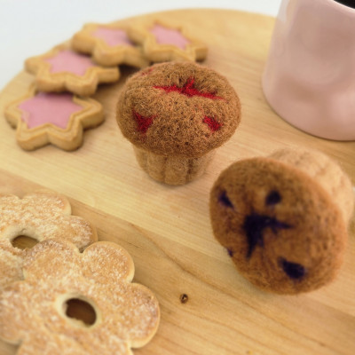 Cupcake with jam air vent clip