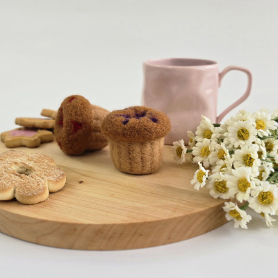 Cupcake with jam air vent clip