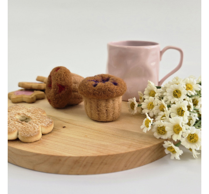 Cupcake with jam air vent clip