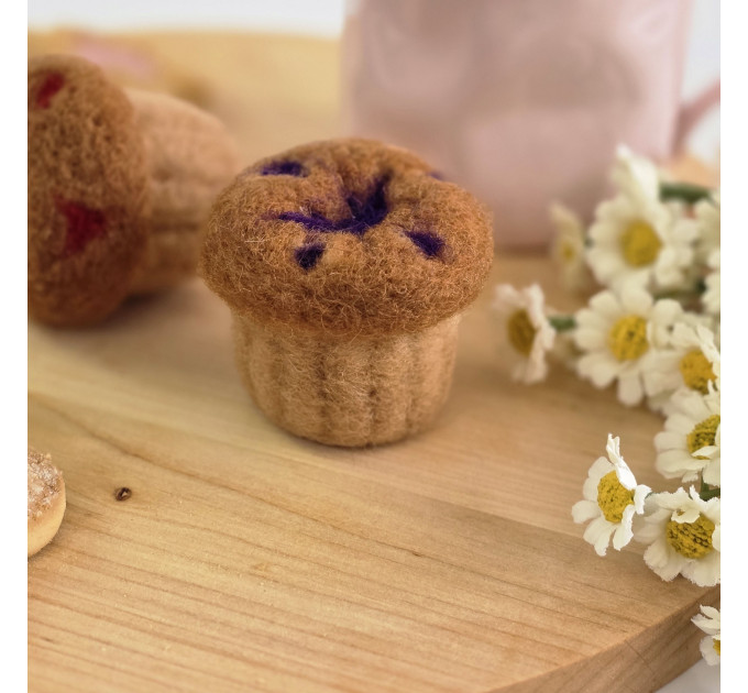 Cupcake with jam air vent clip