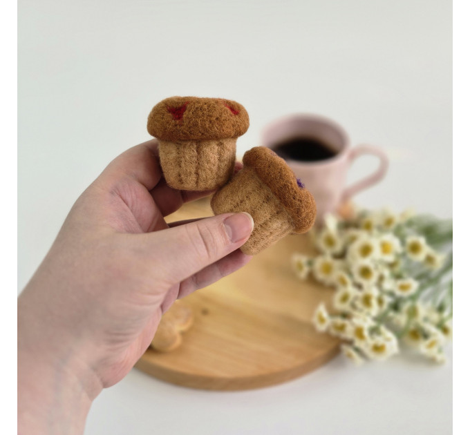 Cupcake with jam air vent clip