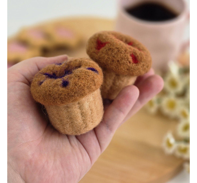 Cupcake with jam air vent clip