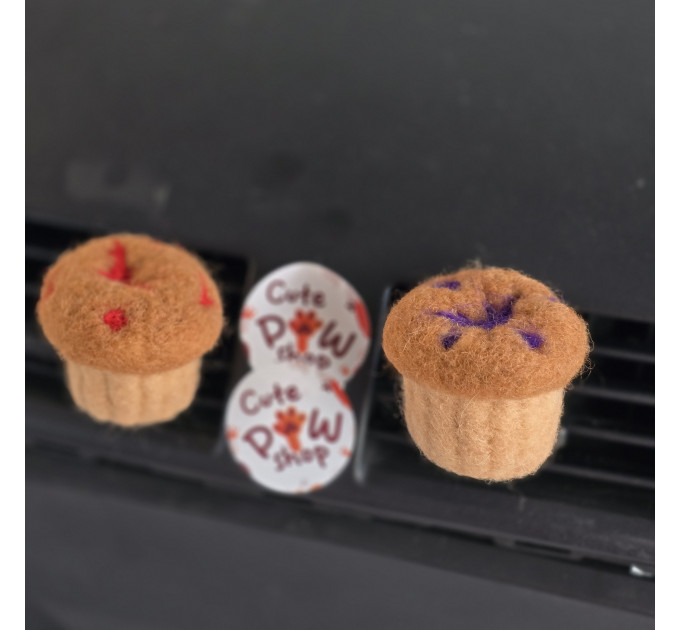 Cupcake with jam air vent clip