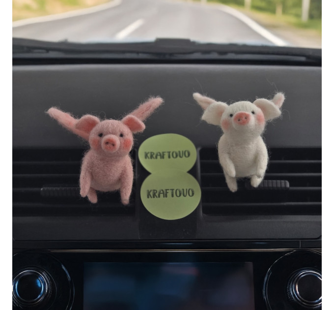 Flying Pig Air Vent Clip
