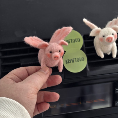 Flying Pig Air Vent Clip