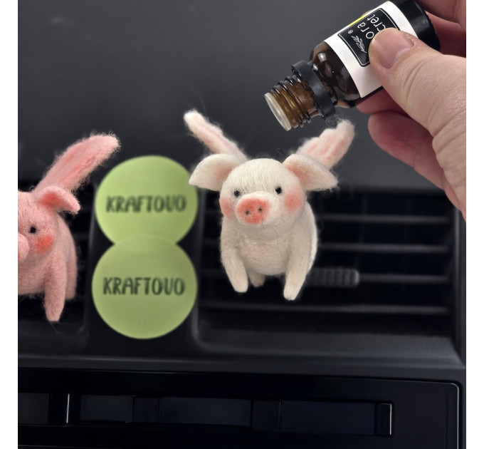 Flying Pig Air Vent Clip