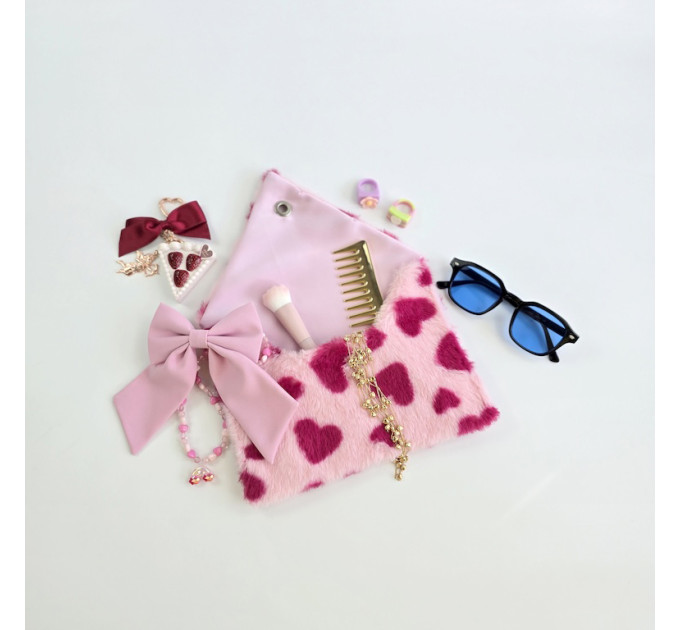 Pink Faux Fur Wall Organizer Envelope with Hearts, Soft Storage Pocket