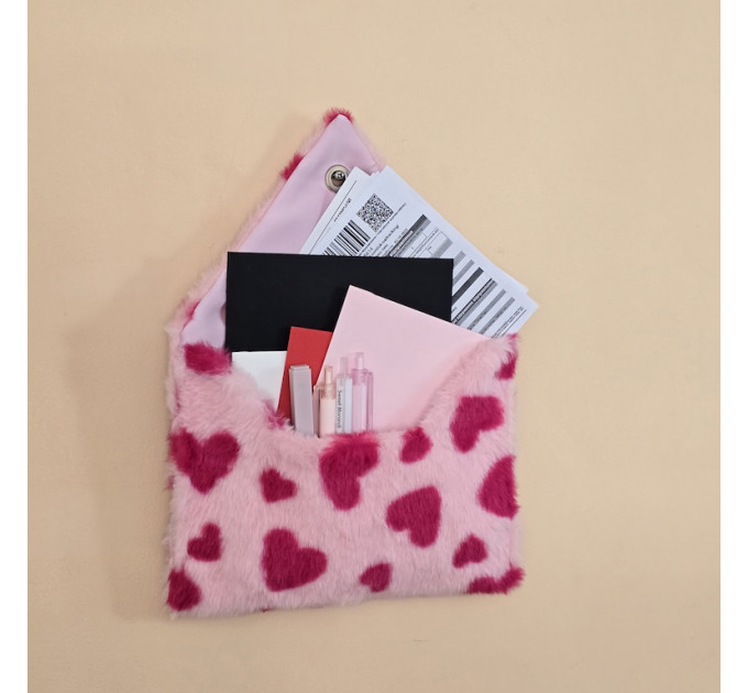 Pink Faux Fur Wall Organizer Envelope with Hearts, Soft Storage Pocket