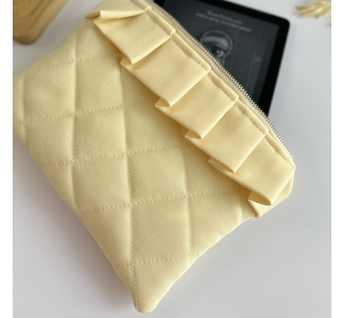 Butter yellow E-reader sleeve with ruffles