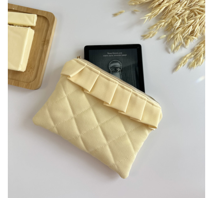 Butter yellow E-reader sleeve with ruffles